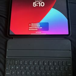 iPad Pro 11” With Apple Keyboard & Case cellular + WiFi