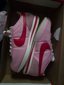 Women nike cortez size 7.5 Great Condition Only Used Twice Loacted on the Eastside ✨️