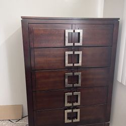 Bob’s Drawer Chest