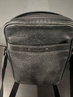 LOUIS VUITTON ( SLING BAG )
