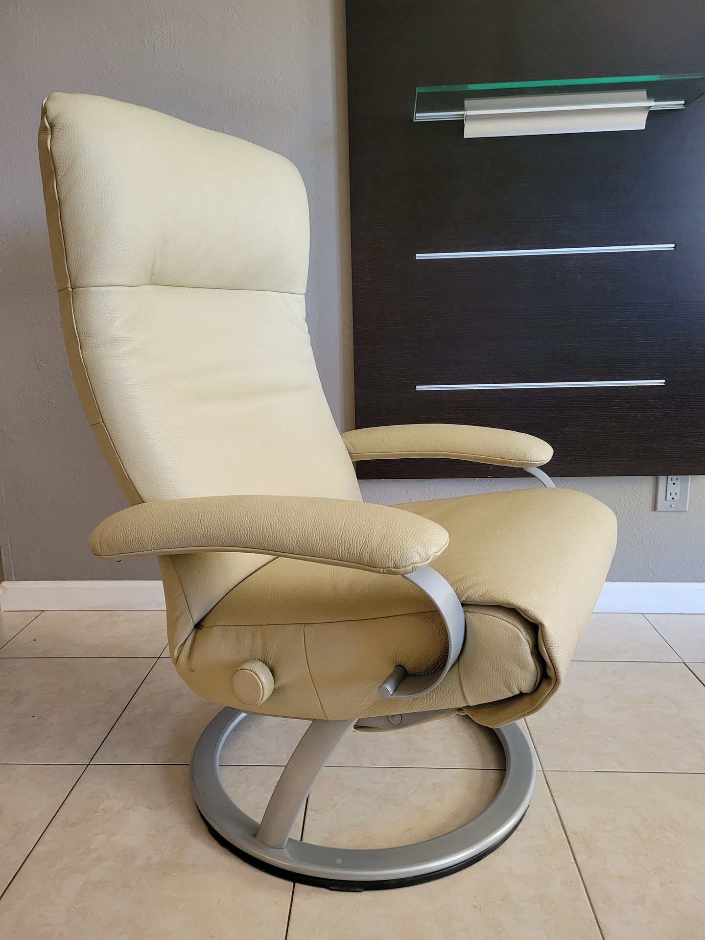 Beige Leather Lafer Kiri Brazilian Recliner