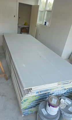 Se hacen trabajos de Sheetrock , Tape Y Pintura