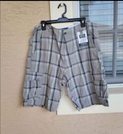 BRAND NEW...MEN'S SIZE 38 CARGO SHORTS by LEVI STRAUSS