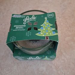 Glade Scented Oil Candle with Christmas Scent