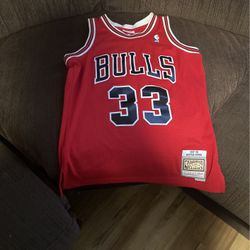 Adult Medium Scottie Pippen Jersey 