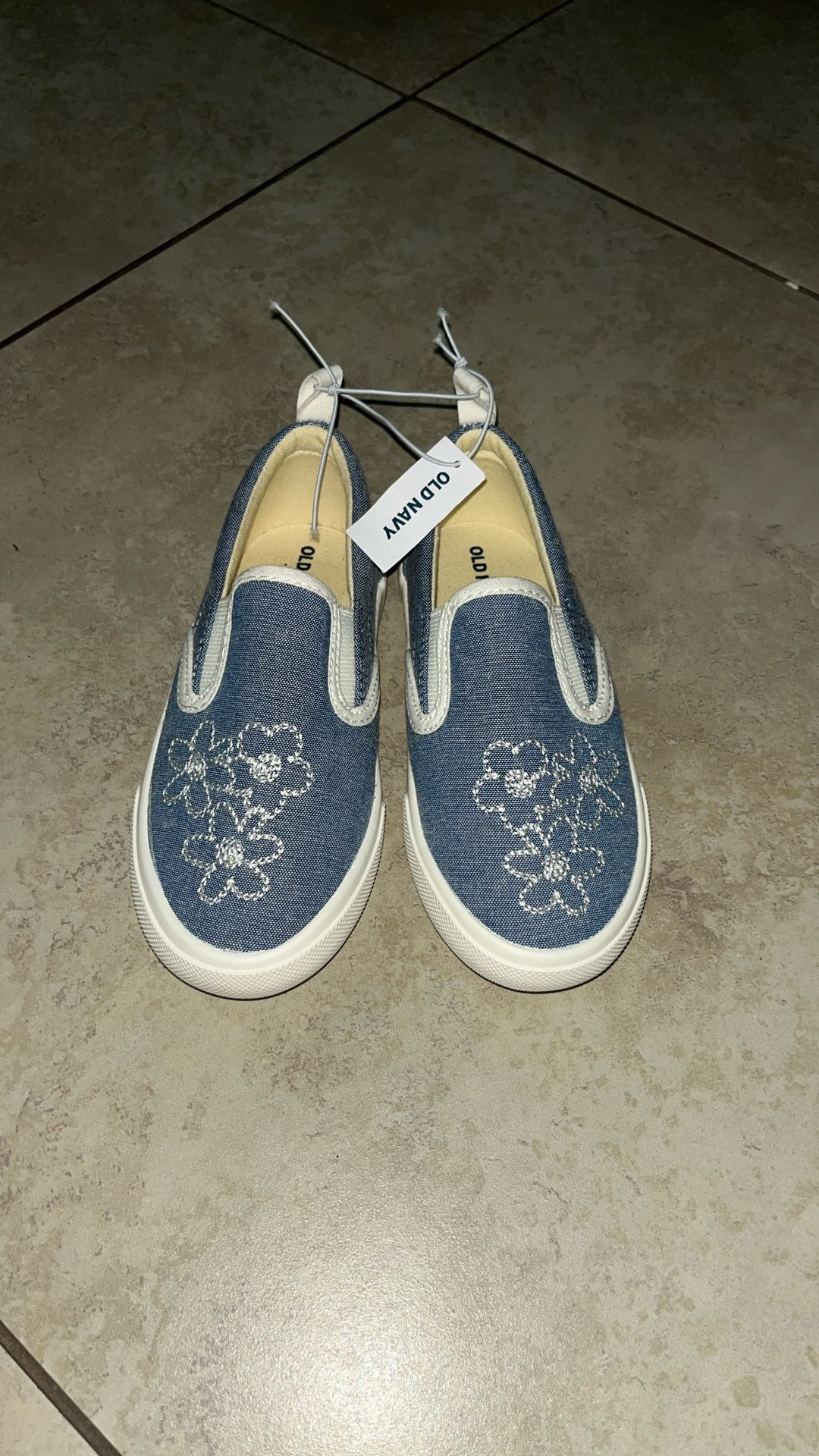 Old Navy Toddler Girl’s Shoes with Embroidered Flowers, Size 9
