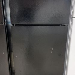 New Whirlpool Top Freezer Refrigerator #157