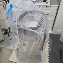 Ingenuity Baby Bassinet Like new with extras Moises Crib