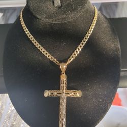 14k Solid Gold Cuban Links Necklace With Cross Pendant 38.2 Grams 26 Long If You Interested Please Make Sure You Ask For Maribel Thank You 