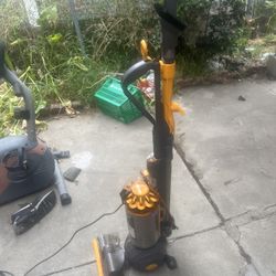 Dyson Vacuum 