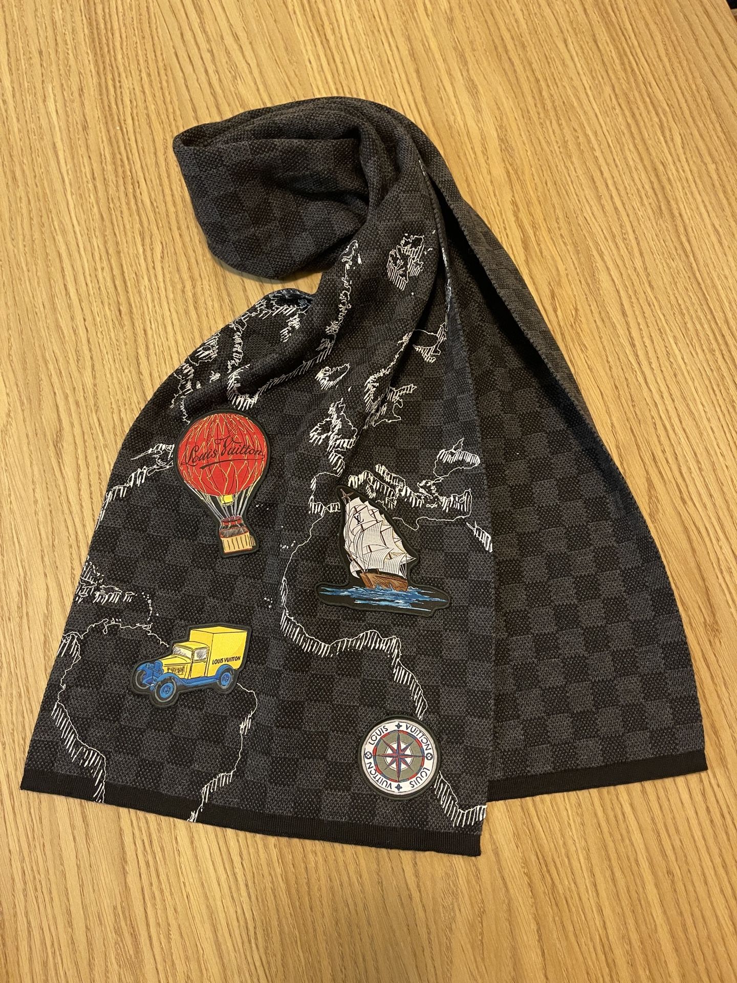 Louis Vuitton Damier Graphite Map Petit Scarf