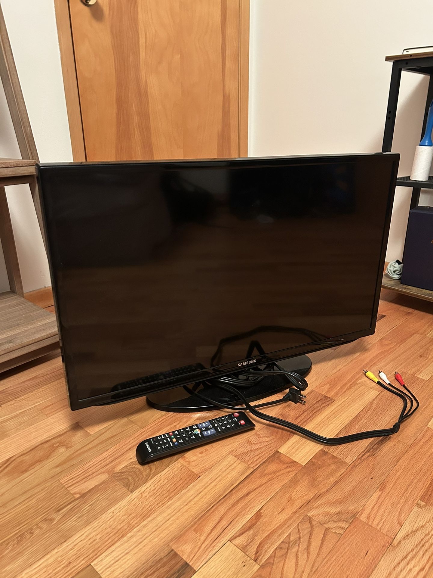 Samsung UN32H5203 32" Class 1080p 60Hz Smart LED HDTV