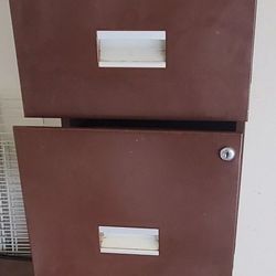 METAL 2 DRAWER FILE CABINET 