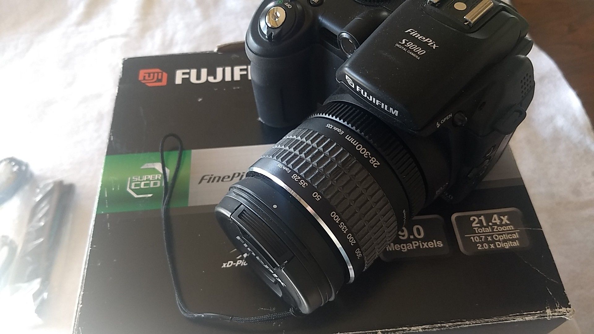 Fuji Finepix 9000 Digital SLR 9.0 MP New