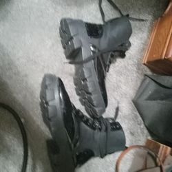 Tonz Of Boots Sz 9-10