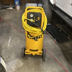 15 Gallon DEWALT Electric Air Compressor 