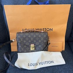 Louis Vuitton Pochette Métis