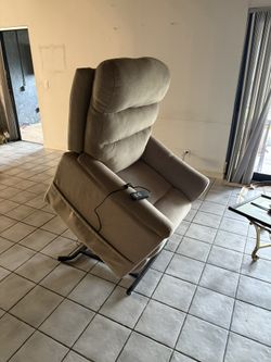 automatic lift chair/ recliner