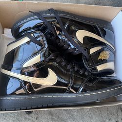 10.5  metallic gold . 1’s