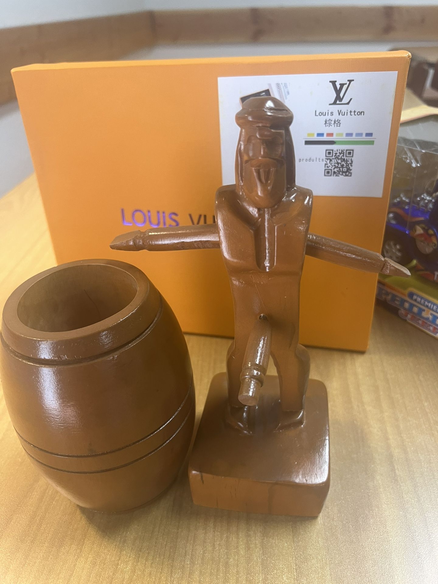 Filipino souvenier Barrel and famous PINOY JEEP