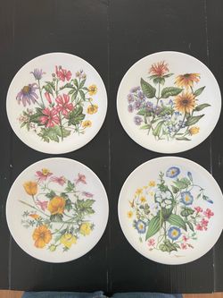 Set of 4 Botanical Floral Decorative Plates