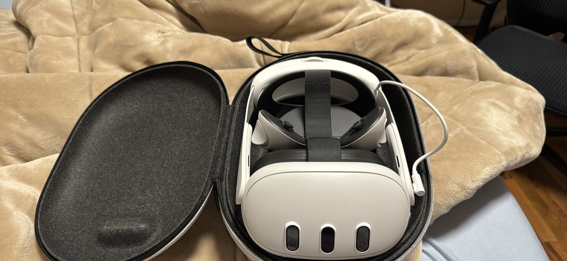 Oculus Quest 3 With Elite Strap And Oculus Case