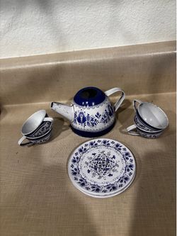 Children’s tea party set vintage