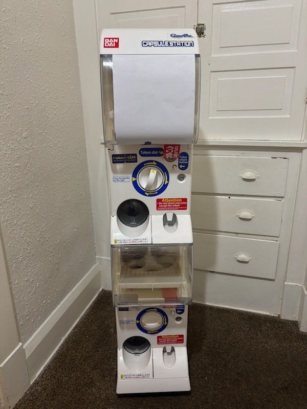 Gashapon Capsule Vending Machine 