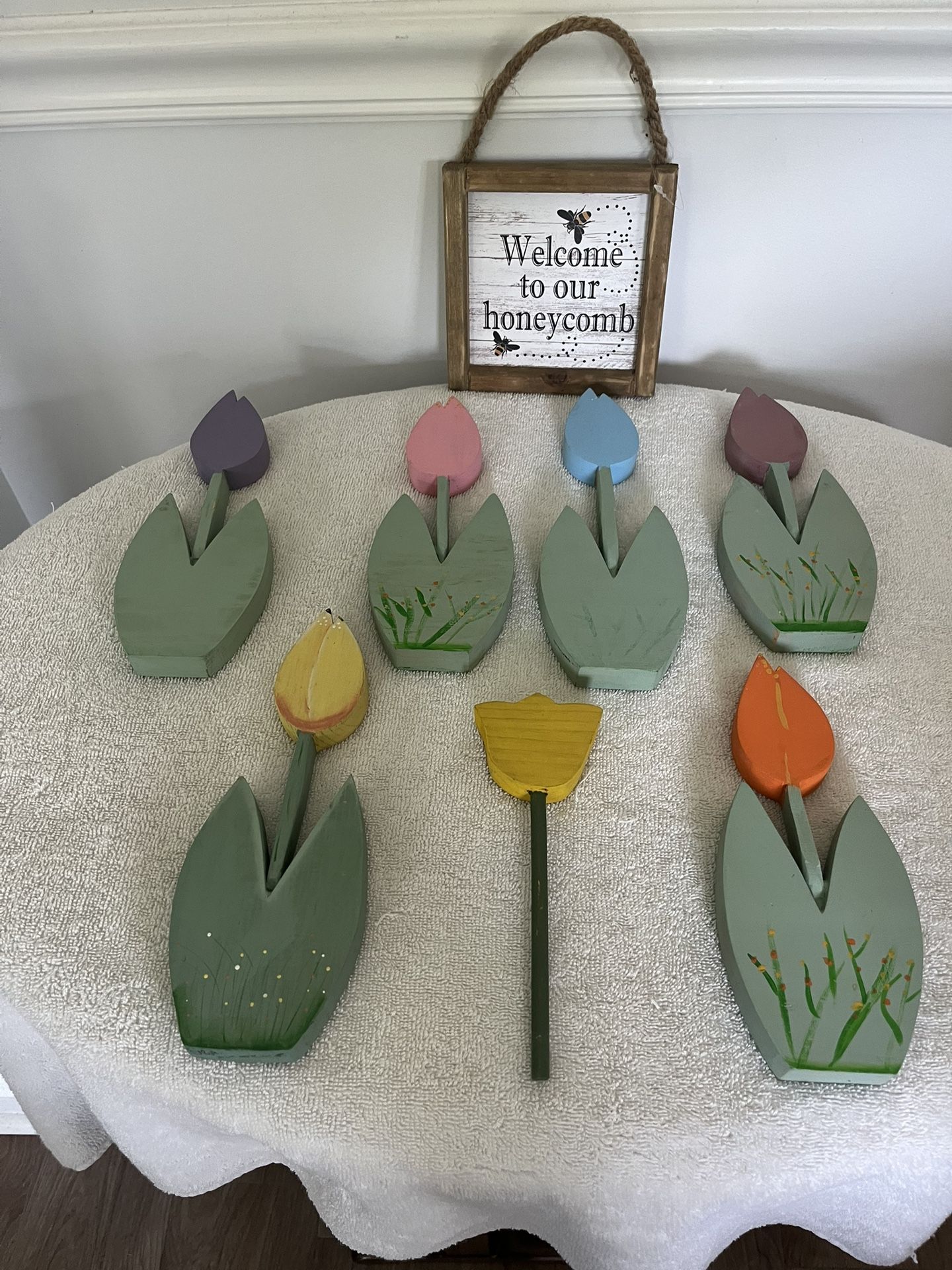 Hand Painted Tulips w/ Sign w/ Rope Handle