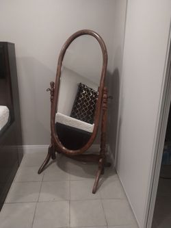 Standing mirror