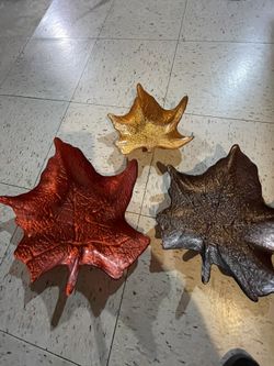 Maple Leafs Plates / Decorations