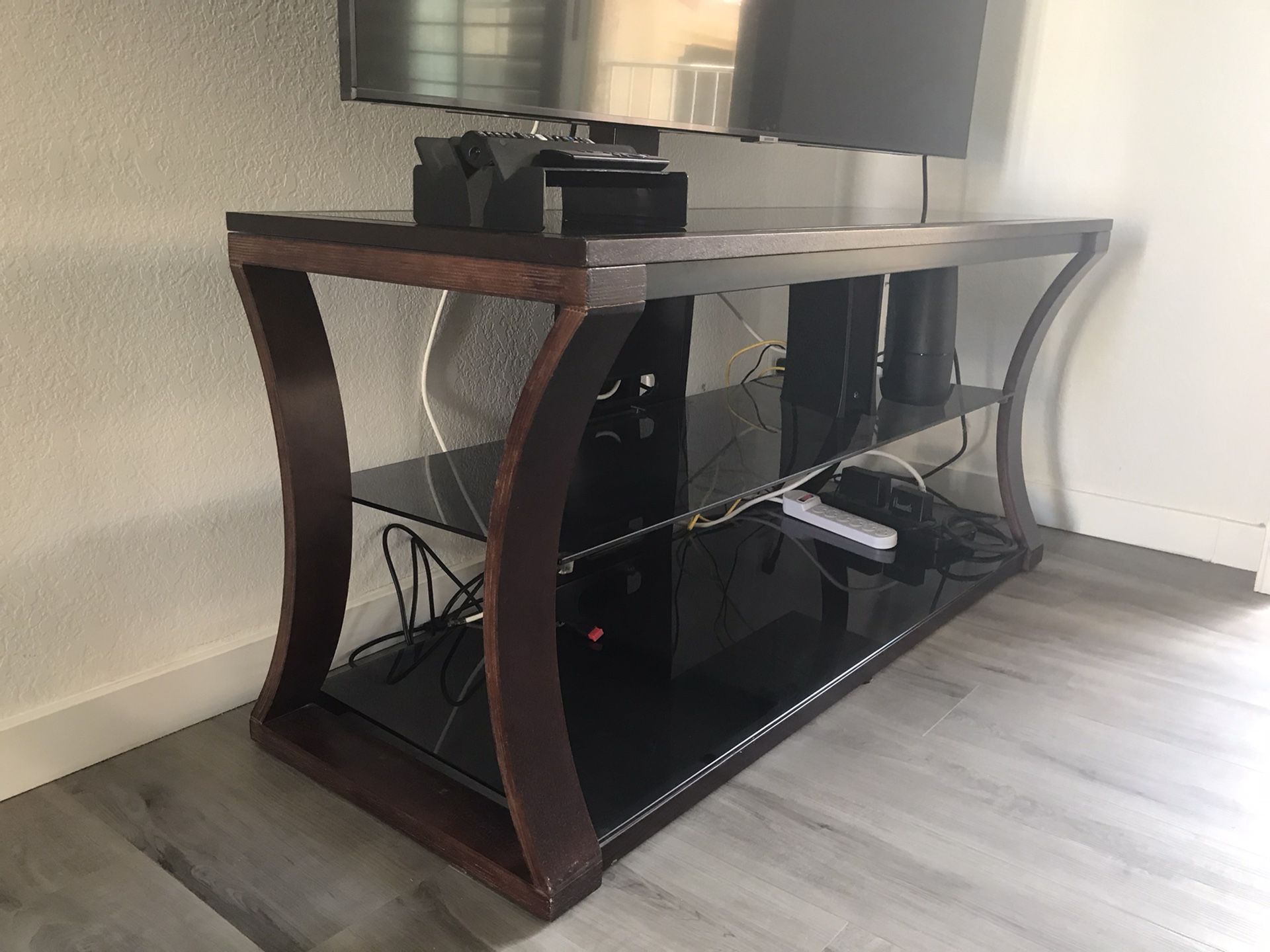 TV Stand with Rostering TV Mount