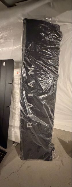 Rivian R1 Tailgate Pad/Cover w/ Accessories