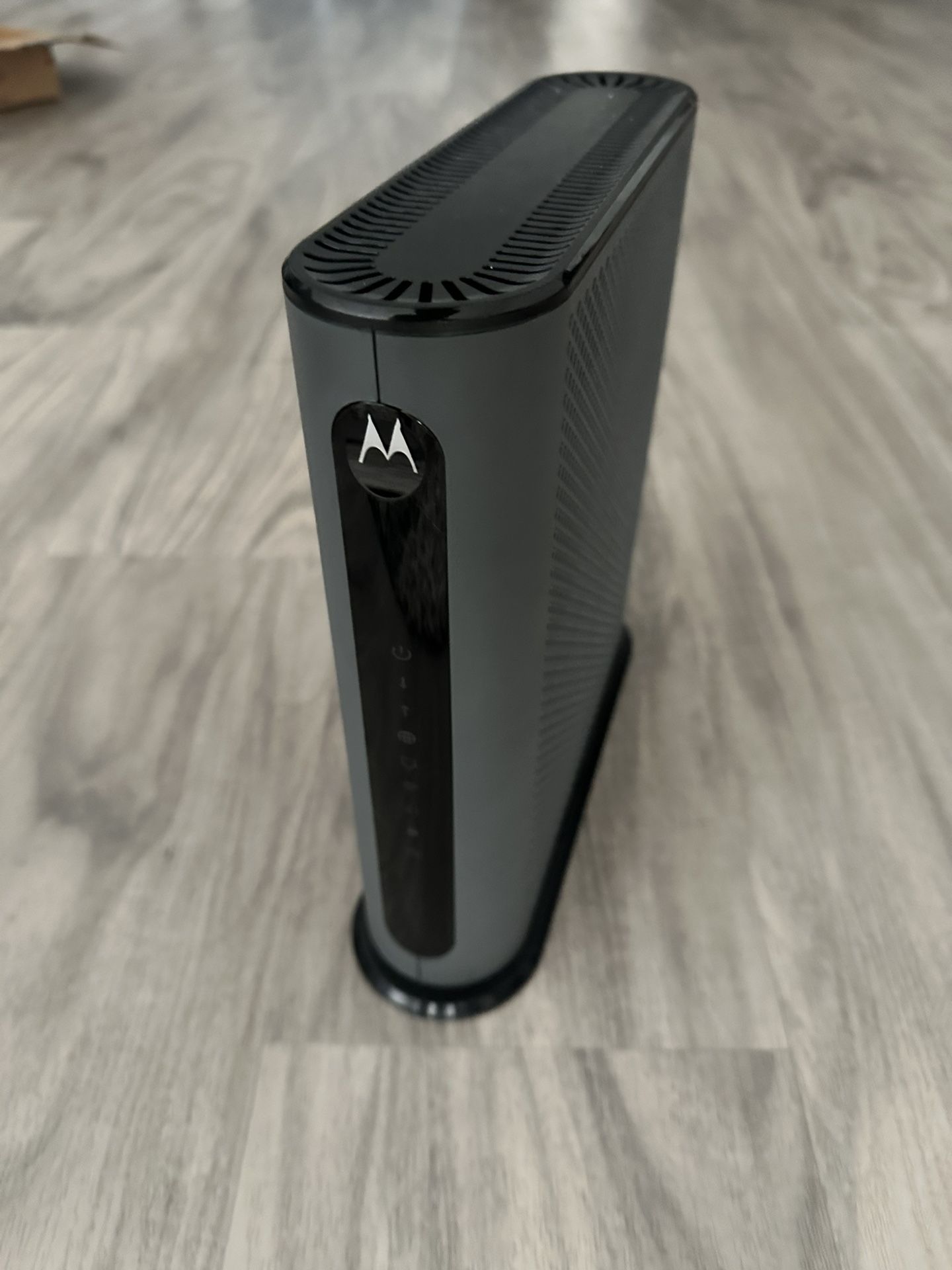 Motorola MG8702 | DOCSIS 3.1 Cable Modem + Wi-Fi Router