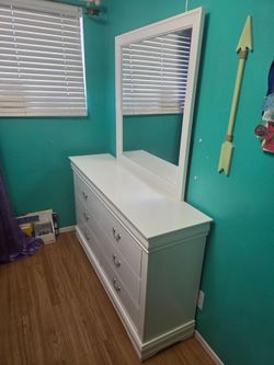 Dresser 6 drawer.