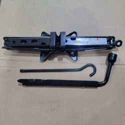 10-17 CHEVROLET EQUINOX OEM EMERGENCY SPARE TIRE JACK LUG WRENCH TOOL KIT