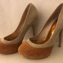 5.5” Penny Loves Kenny size 8.5 Beige and Gold High Heels 