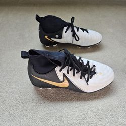Nike Soccer Cleats, Size 3y