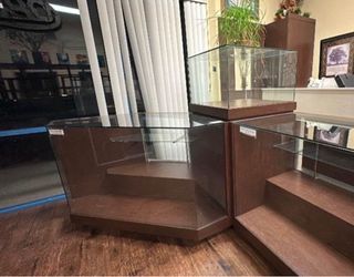 Jewelry glass displays