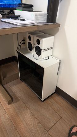 Gaming PC & speakers / keyboard & mouse / curved LG monitor