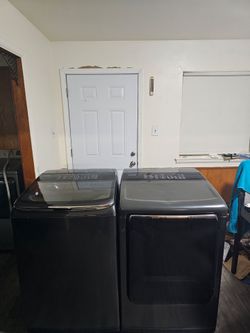 SAMSUNG STAINLESS STEEL WASHER AND DRYER SET BOTH ELECTRIC XL CAPACITY 5.3 CU CLEAN AND DESINFECTED DELIVERY AVAILABLE FOR EXTRA FEE