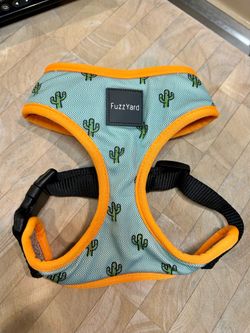 NEW! FuzzYard step-in dog harness in Tucson cactus pattern. Size  M See Photos