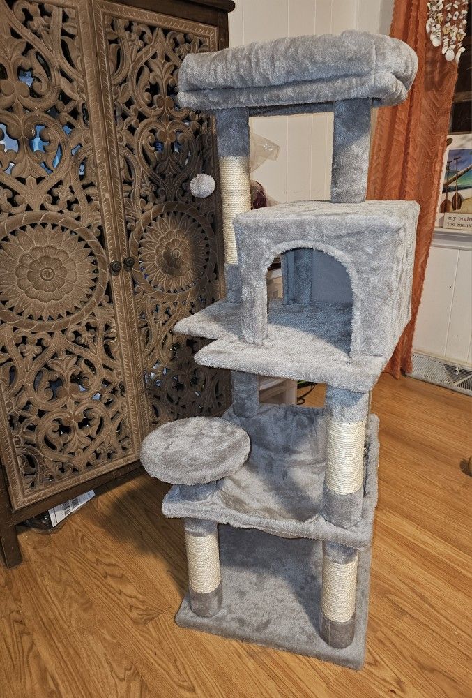 Cat Tower Barely Used Like New!
