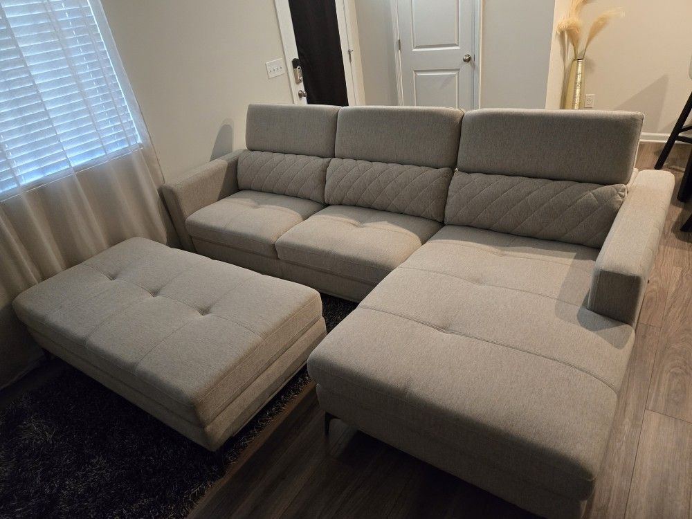 Sofa with right facing chaise lounge 
