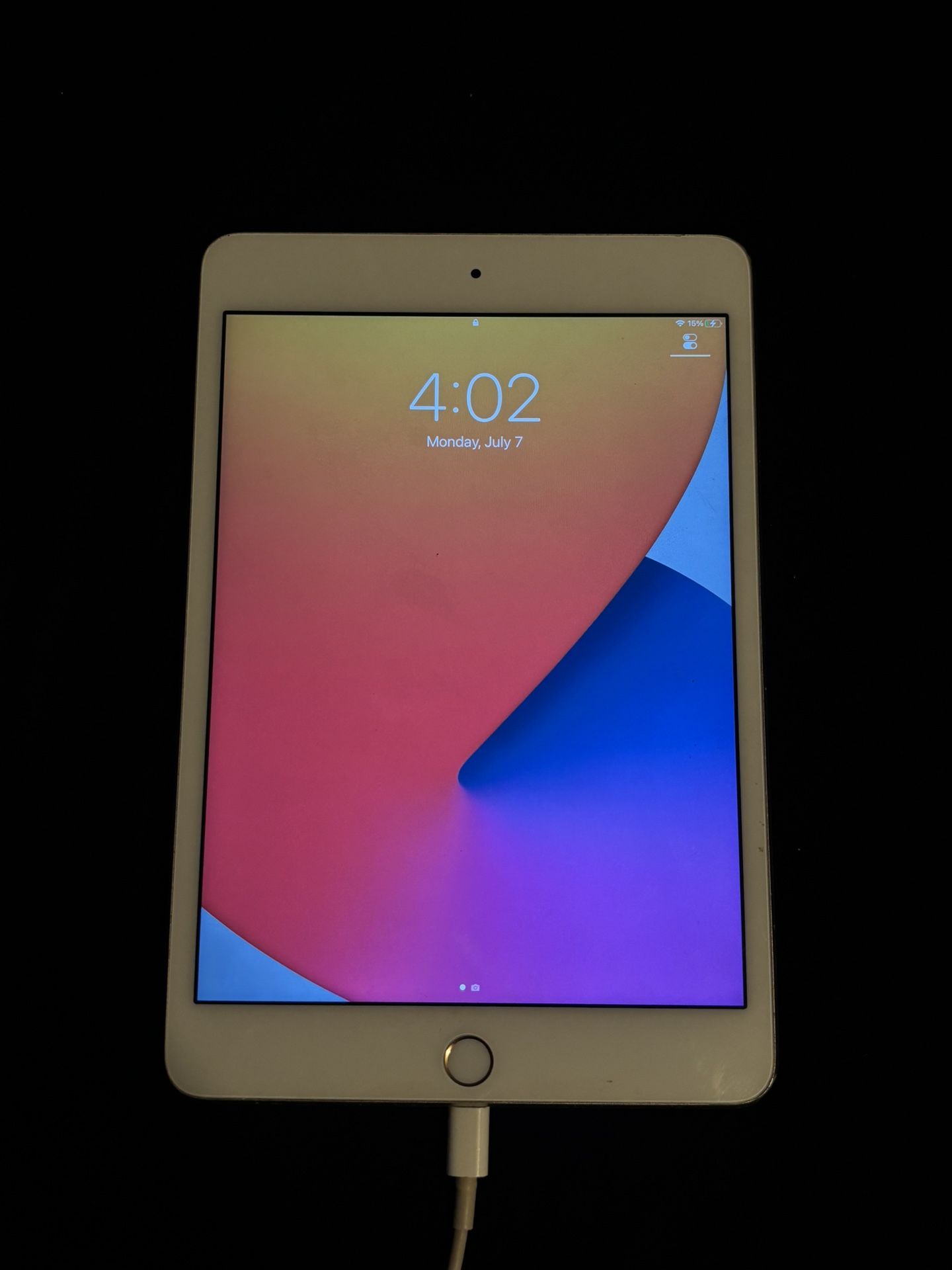 iPad Mini 4 – 16GB – Gold/Rose Gold – Works Perfectly!