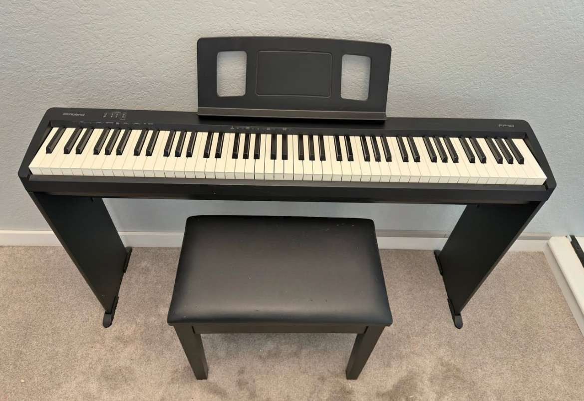 Roland-FP10-Digital-Piano-Bundle