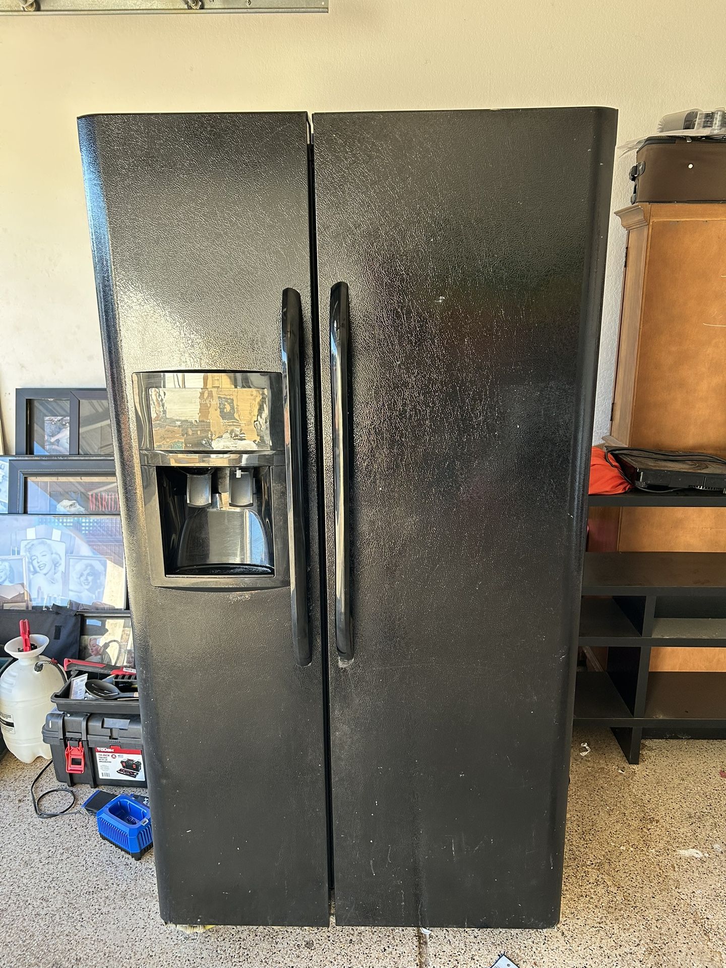 Refrigerator (Frigidaire)