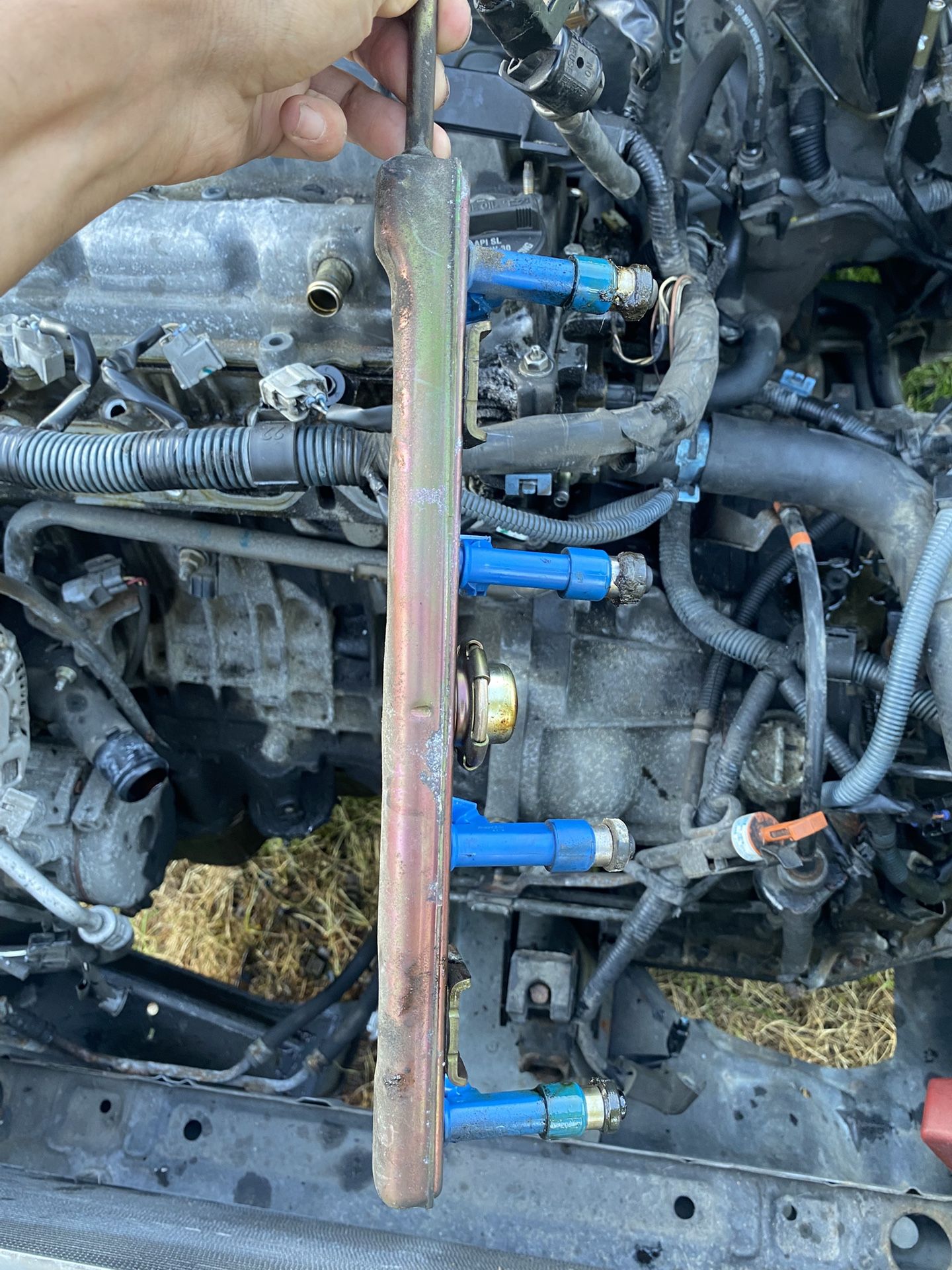 Fuel Injectors And Rail Toyota OEM 1ZZ FE Engine 4 Cylinder