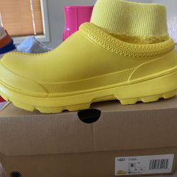New UGG rain boots Size 8 (yellow)