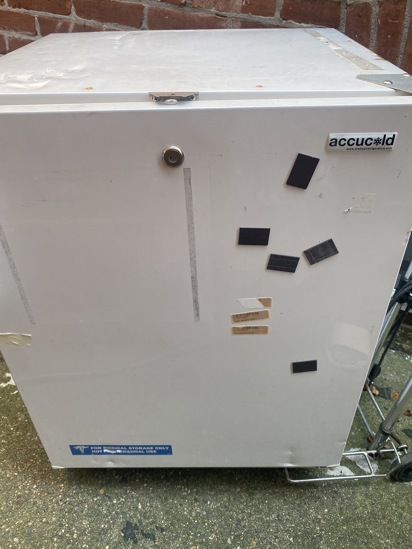 ACCUCOLD MEDICAL GRADE FREEZER REFRIGERATOR